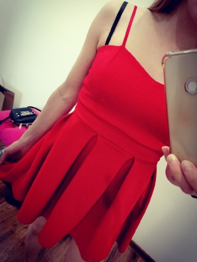Zdjęcie oferty: Sukienka czerwona rozkloszowana 