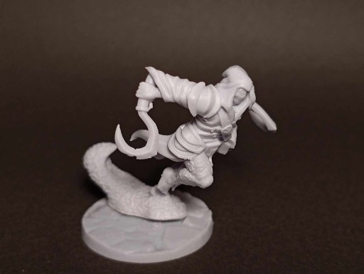 Zdjęcie oferty: Figurka RPG DnD, D&D 28 mm Larva Mage EM