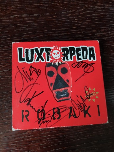 Zdjęcie oferty: LUXTORPEDA ROBAKI Z AUTOGRAFAMI 2CD AUTOGRAF