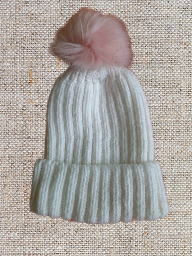 Zdjęcie oferty: Zimowa czapka dziewczęca z pomponem 