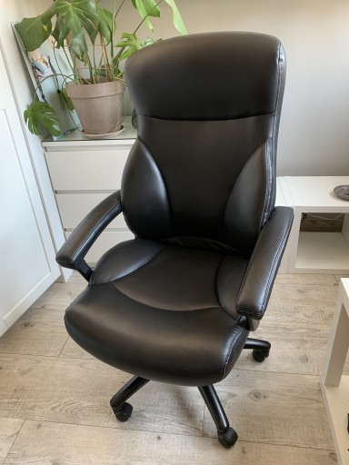 Zdjęcie oferty: Fotel biurowy czarny ze skóry ekologicznej