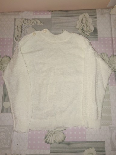 Zdjęcie oferty: Lekki biały sweterek dziewczęcy 92/98 cm 2-3 lata