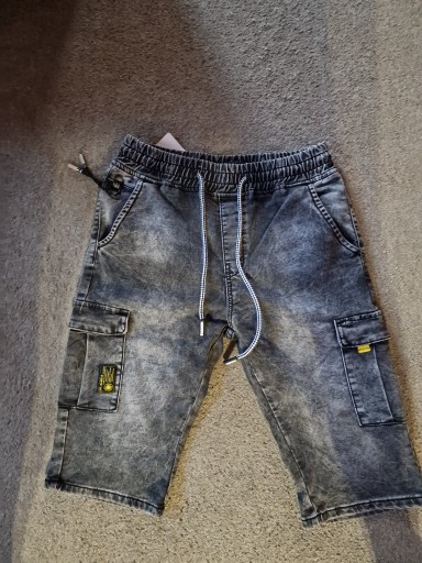 Zdjęcie oferty: Nowe spodenki jeansowe roz.170 dla chłopca 