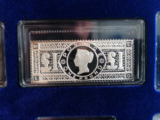 Zdjęcie oferty: Zestaw 17 sławnych znaczków w srebrze ze szkatułką