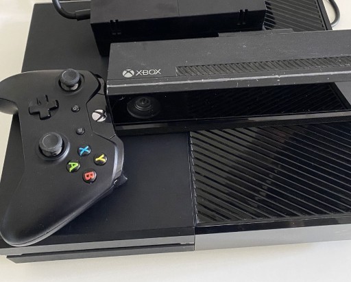 Zdjęcie oferty: Xbox One 500 GB + Kinect +3 gry (Minecraft itd.)