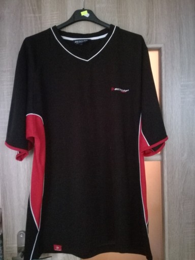 Zdjęcie oferty: Czarno-czerwony sportowy T-shirt