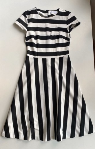 Zdjęcie oferty: Sukienka z rozkloszowanym dołem w paski Reserved S