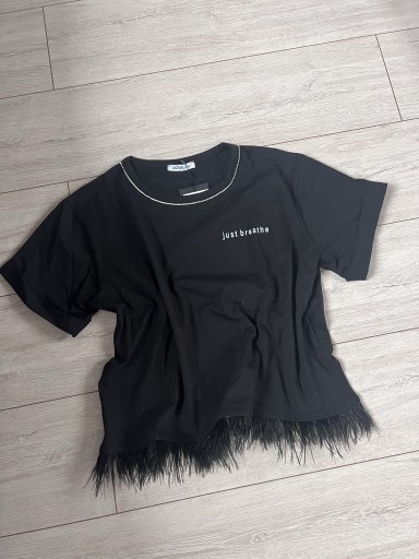 Zdjęcie oferty: T-shirt kremowy lub czarny z frędzlami ozdobny