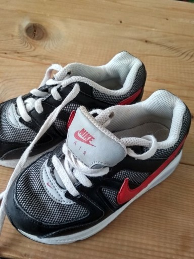 Zdjęcie oferty: buciki sportowe nike 26