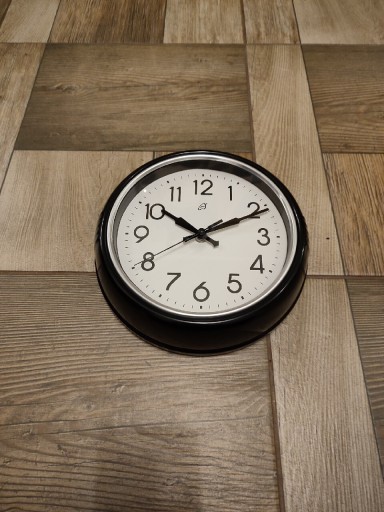 Zdjęcie oferty: Nowy czarny zegar ścienny 24 cm 