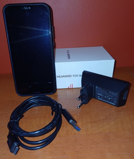 Zdjęcie oferty: Smartfon Huawei P20 Lite 4/64GB niebieski