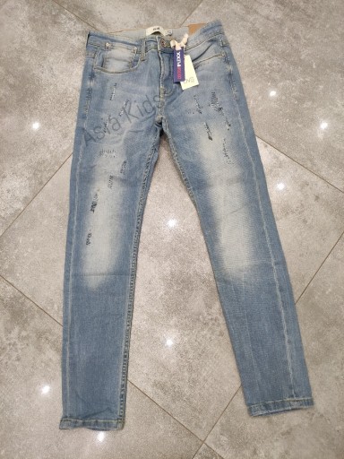 Zdjęcie oferty: Jeansy spodnie chłopięce 146 cm jeansowe nowe hit