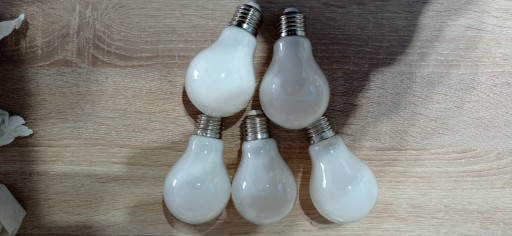 Zdjęcie oferty: 5 sztuk żarówek LED E27 3,4W 470 LM Neutralna biel