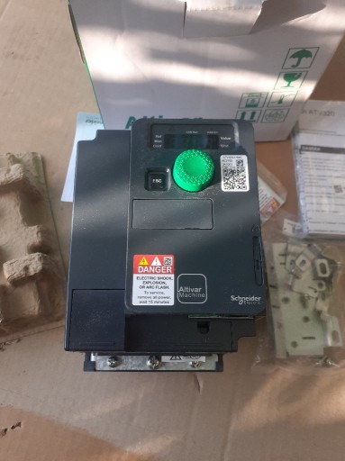 Zdjęcie oferty: Falownik Schneider3f ATV320 1,1kW ATV320U11N4C nowy