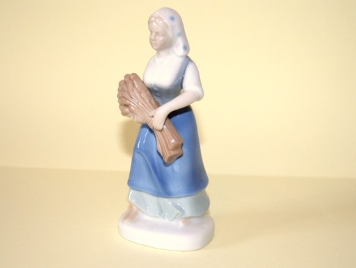 Zdjęcie oferty: Porcelanowa figurka dziewczyny ze snopkiem zboża
