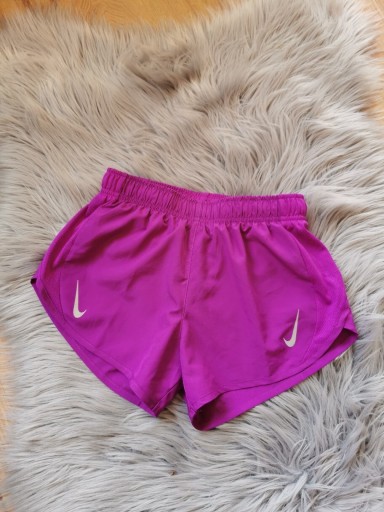 Zdjęcie oferty: Szorty spodenki sportowe Nike xs fiolet róż 