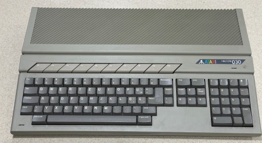 Zdjęcie oferty: Atari Falcon 030 14MB + CF 1GB + mysz + przejściówka VGA