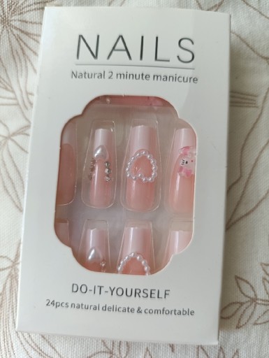 Zdjęcie oferty: Paznokcie press on 24 szt Hello Kitty 