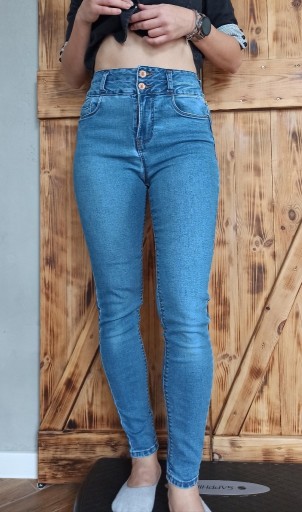 Zdjęcie oferty: Spodnie jeansy z wysokim stanem lift&shape