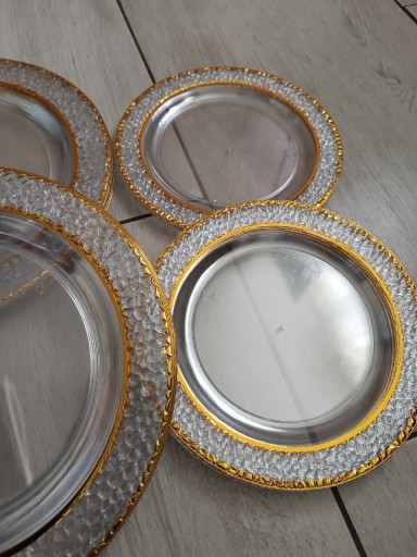 Zdjęcie oferty: Komplet talerzy plastikowych ze złotym rantem 22 