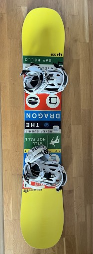 Zdjęcie oferty: Deska snowboardowa APO Dragon z wiązaniami