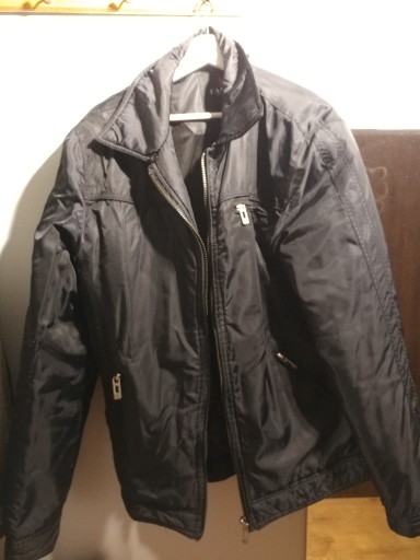 Zdjęcie oferty: Piękna kurtka z kieszeniami dla szczupłego mężczyz