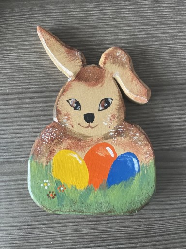 Zdjęcie oferty: Malowany króliczek wielkanocny na drewnie