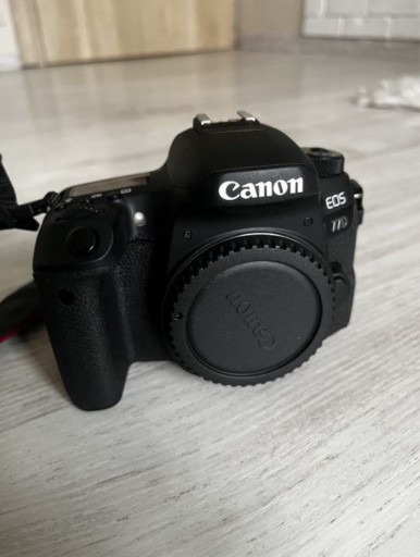 Zdjęcie oferty: Canon EOS 77d + obiektyw EF 50mm f/1.8