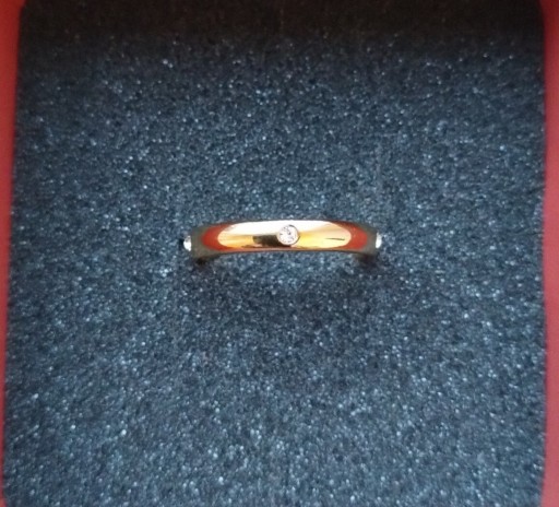 Zdjęcie oferty: Pierścionek stalowy jasno-złoty 5 kryształków EU54