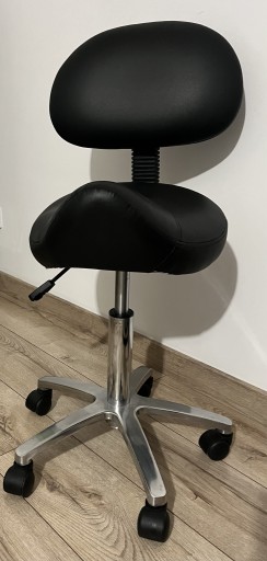 Zdjęcie oferty: Krzesło kosmetyczne z oparciem typu RODEO/ SIODŁO 