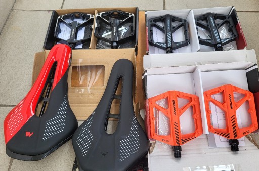 Zdjęcie oferty: Pedały.Platformy, Siodełko Rowerowe.oswietlenie rowerowe 