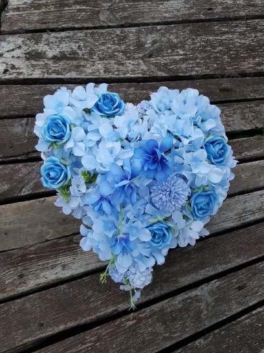 Zdjęcie oferty: Kompozycja kwiaty sztuczne w kształcie serca