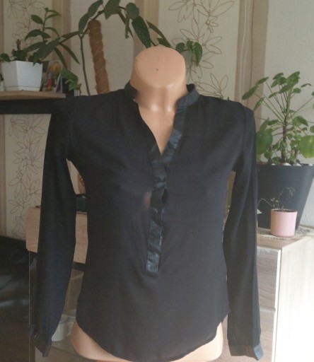 Zdjęcie oferty: Czarna stylowa bluzka- AMISU. Rozm.S/34/36.