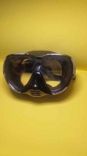 Zdjęcie oferty: Maska do nurkowania UNIWERSALNA czarno szara