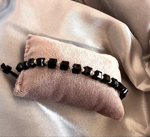 Zdjęcie oferty: Bransoletka na sznurku z dodatkami złotych kulek pr 585