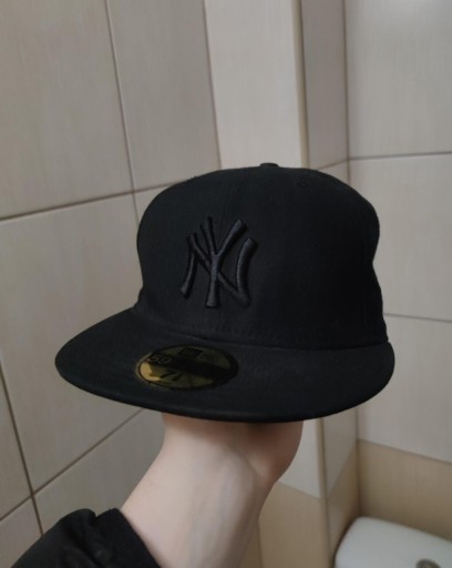 Zdjęcie oferty: Czapka New Era czarna NY classic sport retro drip