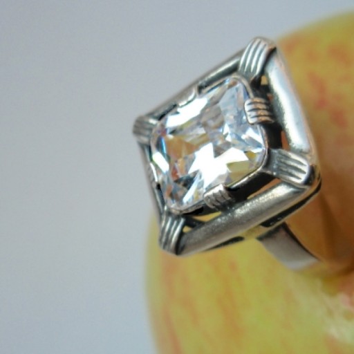 Zdjęcie oferty:  Srebrny pierścionek z cyrkonią R-15
