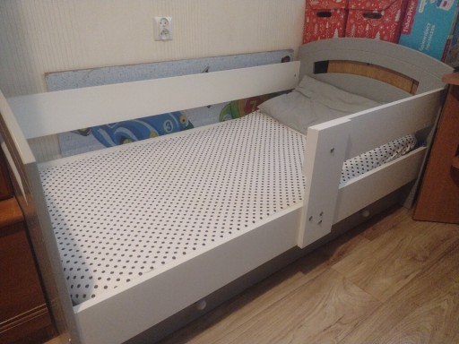 Zdjęcie oferty: Łóżko dziecięce 140x70 z materacem