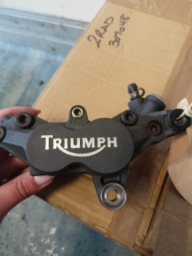 Zdjęcie oferty: Triumph Daytona 600 zacisk hamulca prawy przód 