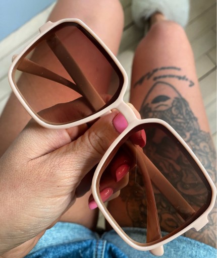 Zdjęcie oferty: Sprzedam NOWE damskie okulary przeciwsłoneczne duże kwadratowe modne