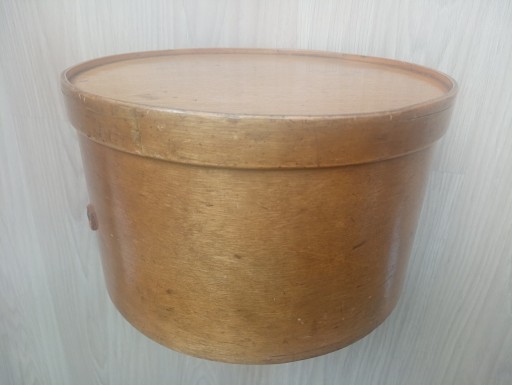 Zdjęcie oferty: Drewniane pudło na kapelusz pocz. XX w.