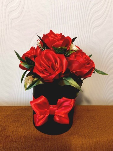 Zdjęcie oferty: Otwierany flower box. Kwiaty ze wstążki 