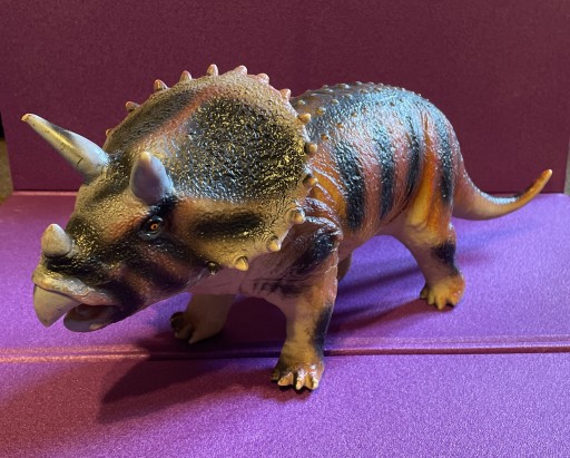 Zdjęcie oferty: Triceratops figurka gumowy duży 46cm