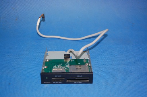 Zdjęcie oferty: Czytnik kart pamięci wewnętrzny SD USB 2,0 3,5