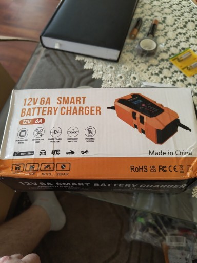 Zdjęcie oferty: Smart Battery Car Charger 12V 6A
