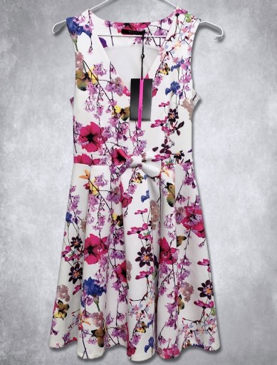 Zdjęcie oferty: Sukienka biała w kwiaty bez rękawów Mohito różowe