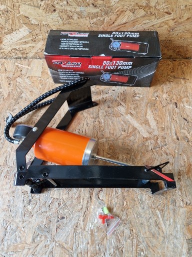 Zdjęcie oferty: Pompka nożna jedno-tłokowa z manometrem Hazard 80x130 mm 