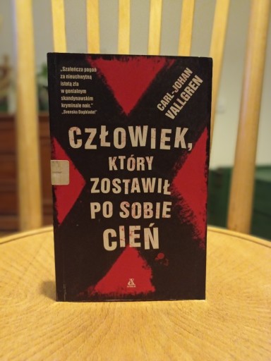 Zdjęcie oferty: CZŁOWIEK KTÓRY ZOSTAWIŁ PO SOBIE CIEŃ Vallgren