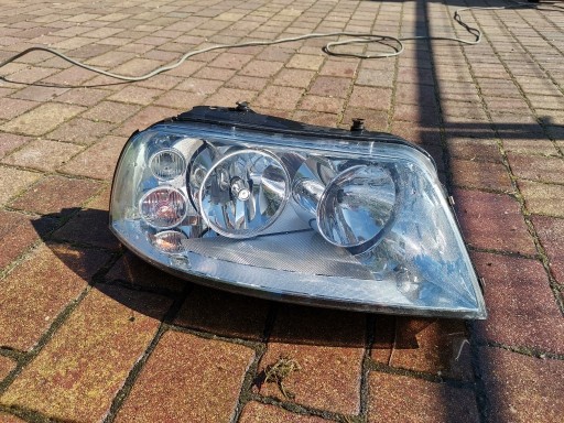 Zdjęcie oferty: Prawa lampa przednia VW SHARAN 