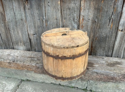 Zdjęcie oferty: Stara beczka dzieża pojemnik drewniany 